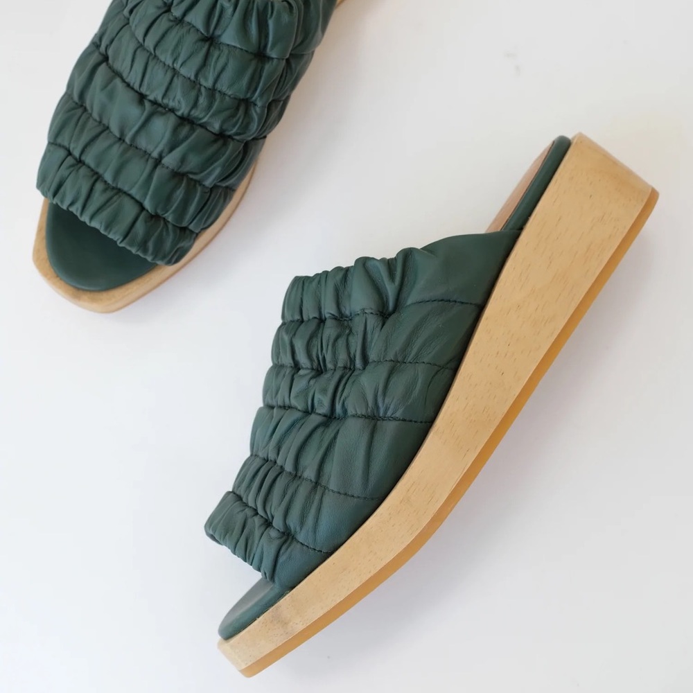 Beklina Gathered Wedge Clog Forest 8 NWOT